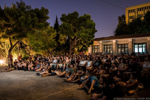 «Η Κρυφή Γοητεία της Μπουρζουαζίας» του Μπουνιουέλ στη Γαλλική Αρχαιολογική Σχολή! [photos]
