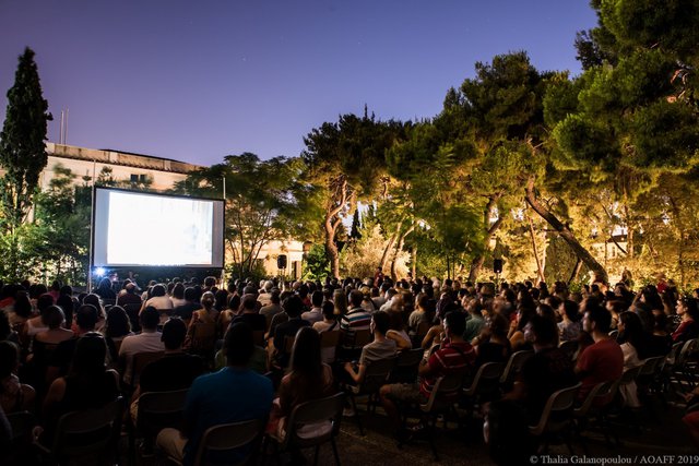«Η Κρυφή Γοητεία της Μπουρζουαζίας» του Μπουνιουέλ στη Γαλλική Αρχαιολογική Σχολή! [photos]