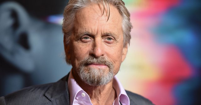 Μάικλ Ντάγκλας: Δια πυρός και σιδήρου