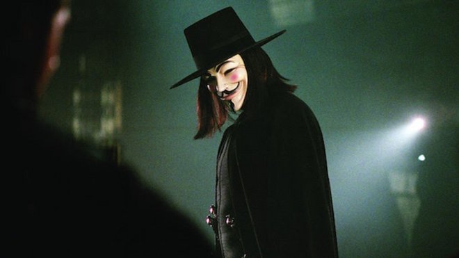 V for Vendetta (2005) του Τζέιμς ΜακΤιγκ  Διασκευάζοντας το ομότιτλο κόμικ των Αλαν Μουρ, Ντέιβιντ Λόιντ και σε ευθύ διάλογο με την πολιτική επικαιρότητα των Μπους και Μπλερ μετά την τρομολαγνεία της