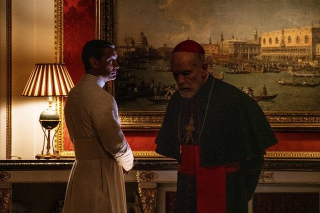 Τρέιλερ «The New Pope»: Τζουντ Λο και Τζον Μάλκοβιτς αναμετριούνται με τις ευλογίες του Πάολο Σορεντίνο 