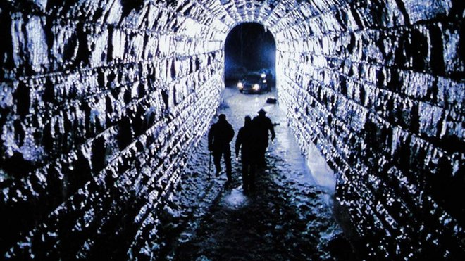 «Νεκρή Ζώνη» (Τhe Dead Zone, 1983) του Ντέιβιντ Κρόνενμπεργκ  Υποδειγματική μεταφορά, όπου οι μεταφυσικές ανησυχίες του συγγραφέα παντρεύονται με την κρονεμπεργκική λαχτάρα για «μεταμόρφωση», η οποία