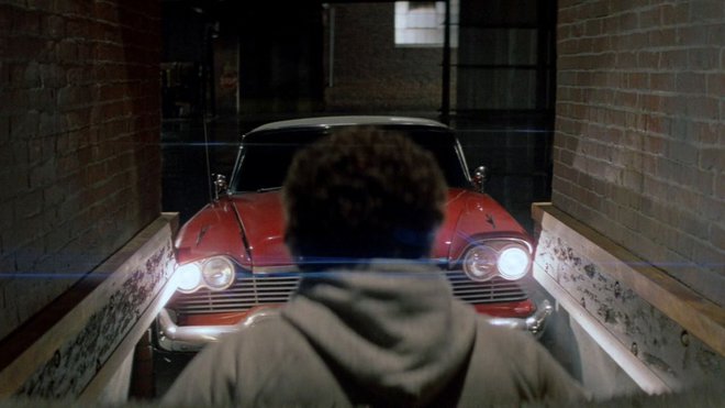 «Christine» (1983) του Τζον Κάρπεντερ  Το πέρασμα στην ενηλικίωση σπάνια συνέβη σε τελειότερο αμάλγαμα φετιχιστικής εφηβείας, περιφρόνησης του (κανονικού) σεξ και -παιγνιωδώς- δυσάρεστου ροκ εν ρολ φι
