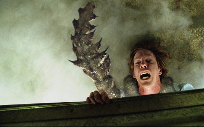 «Η Ομίχλη» (The Mist, 2007) του Φρανκ Ντάραμποντ  Παρακολουθείς αυτή την κινηματογραφική μεταχείριση νουβέλας του Στίβεν Κινγκ προβλέποντας μία ακόμη ρουτινιάρικη διασκευή. Την ολοκληρώνεις αποσβολωμέ