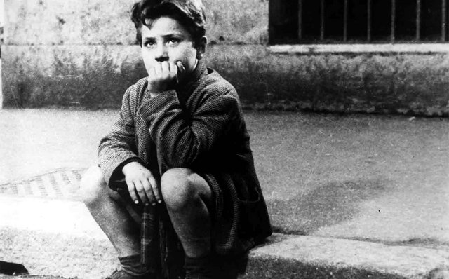 Έντσο Σταϊόλα - 9 ετών  Κλέφτης Ποδηλάτων (Ladri di biciclette, 1948) του Βιτόριο Ντε Σίκα