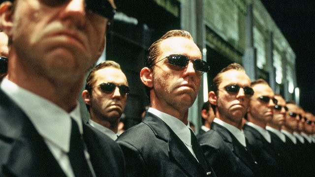 Διαγραφή του Agent Smith: O Χιούγκο Γουίβινγκ δε θα βρίσκεται στο νέο «Matrix»