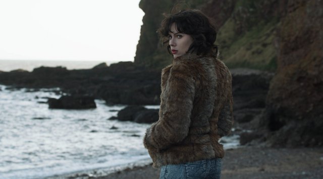 To «Under the Skin» ετοιμάζεται να «ντυθεί» τη μικρή οθόνη;