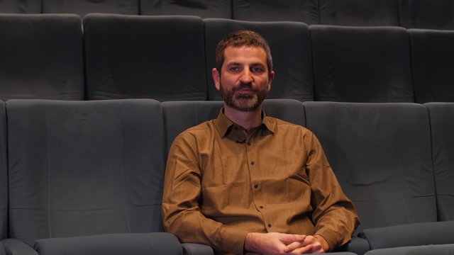 «Ο  Απόστρατος  φθάνει στο πολιτικό μέσα από το προσωπικό»: Ο Ζαχαρίας Μαυροειδής στην κάμερα του ΣΙΝΕΜΑ