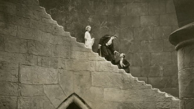 «Δράκουλας» (1931) του Τοντ Μπράουνινγκ, Σκηνογραφία: Τζον Χόφμαν, Χέρμαν Ρος, Ράσελ Γκάουσμαν