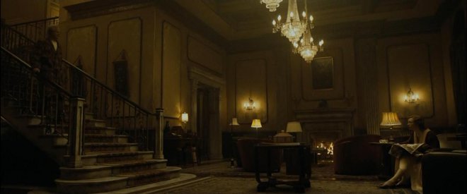 «Η απίστευτη ιστορία του Μπένζαμιν Μπάτον» (2008) του Ντέιβιντ Φίντσερ, Σκηνογραφία: Ντόναλντ Γκρέιαμ Μπαρτ, Βίκτορ Τζ. Ζόλφο