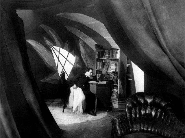 «Το Εργαστήρι του Δρ. Καλιγκάρι» (1920) του Ρόμπερτ Βίνε, Σκηνογραφία: Βάλτερ Ράιμαν, Βάλτερ Ρέριγνκ, Χέρμαν Βαρμ