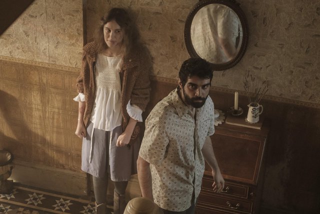 Τρέιλερ «Amulet»: Δαιμονισμοί και Αγγελική Παπούλια σε ταινία τρόμου από το φετινό Sundance 