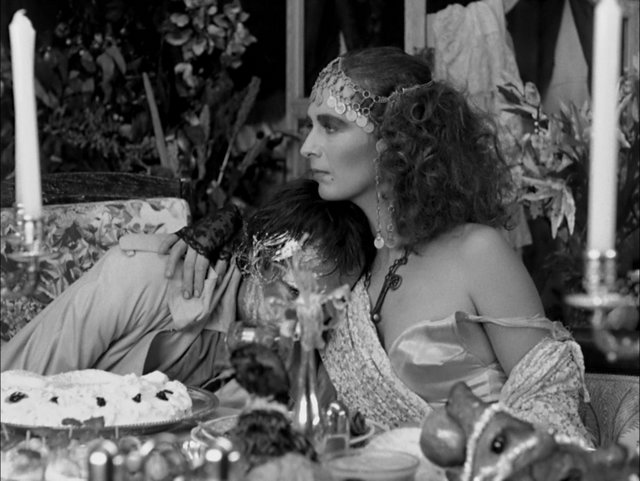 Ερωτική τόλμη στα Εξάρχεια! Το 10ο AOAFF παρουσιάζει το «Singapore Sling» του Νίκου Νικολαϊδη στο Βοξ