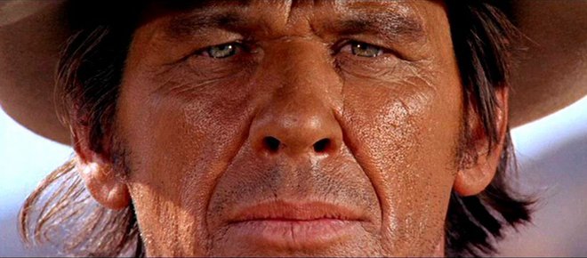 Ο άνθρωπος με το πέτρινο πρόσωπο: 10 ταινίες για τον Τσαρλς Μπρόνσον