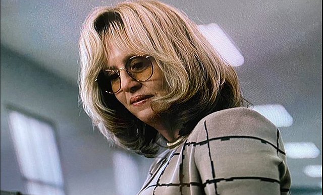 «American Crime Story: Impeachment»: Η Σάρα Πόλσον μεταμορφώνεται σε Λίντα Τριπ και ξεσκεπάζει το σκάνδαλο Κλίντον