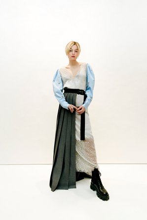 Μόδα «εσωτερικών» χώρων: Το κόκκινο χαλί των Βραβείων του Σωματείου Ηθοποιών 2021