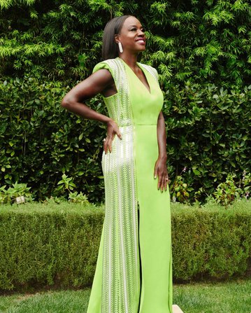 Μόδα «εσωτερικών» χώρων: Το κόκκινο χαλί των Βραβείων του Σωματείου Ηθοποιών 2021