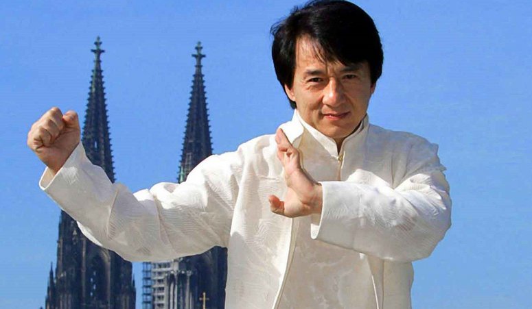 Βίντεο: Ο ασυναγώνιστος κόσμος δράσης-κωμωδίας του Τζάκι Τσαν