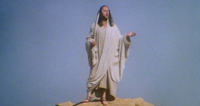 Κένεθ Κόλεϊ στο «Ένας Προφήτης... Μα τι Προφήτης!» (1979) του Τέρι Τζόουνς