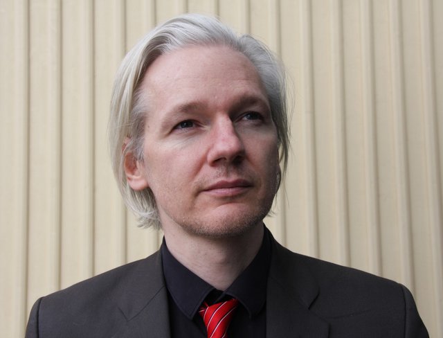 Ραντεβού με τον ιδρυτή των Wikileaks