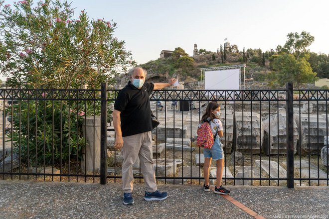 AOAFF: Μια μυσταγωγική προβολή και performance για την «Αγέλαστο Πέτρα» στην Ελευσίνα