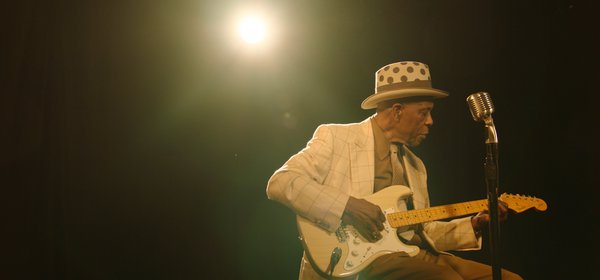 BUDDY GUY: THE BLUES CHASE THE BLUES AWAY