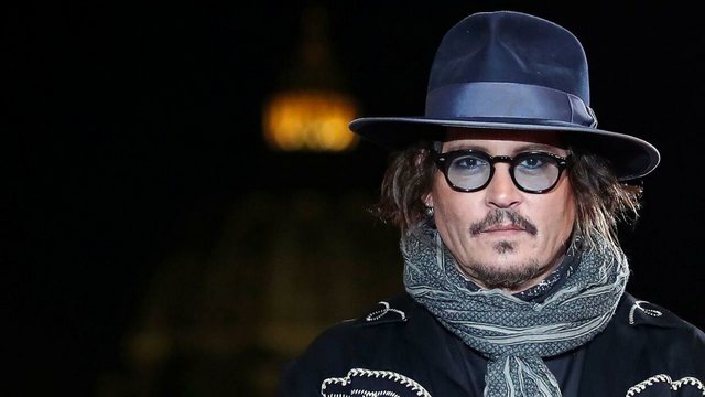 Ο Τζόνι Ντεπ υποδύεται τον Λουδοβίκο τον 15ο σε γαλλική παραγωγή της Μαϊγουέν Μπεσκό