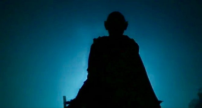 «From the Dark» (2014) Με ένα εύρημα όπου ο χαρακτήρας που βρίσκεται σε πρώτο πλάνο είναι ευκρινής και το υπόλοιπο κάδρο φλουταρισμένο, το φιλμ είναι μια εξαιρετικά ενδιαφέρουσα άσκηση ύφους, με το τέ