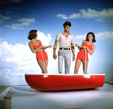 Ραντεβού με Χίλια Κορίτσια (Girls! Girls! Girls!, 1962) του Νόρμαν Τάουρογκ