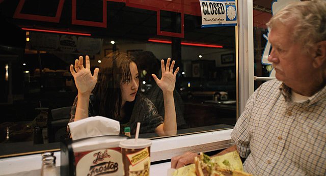 Tρέιλερ: Η Άνα-Λίλι Αρμιπούρ μας ταξιδεύει στη Νέα Ορλεάνη στο «Mona Lisa and the Blood Moon»