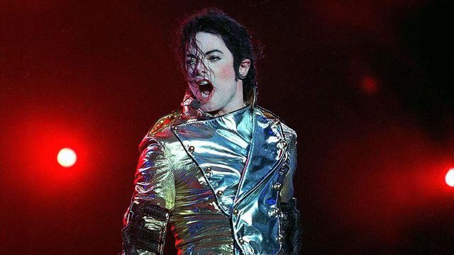 Βίντεο: Ο ανιψιός του Μάικλ Τζάκσον ερμηνεύει τον King of Pop στο «Michael»