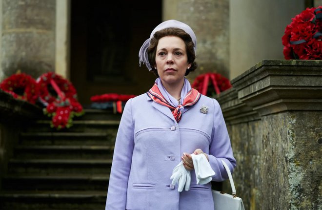 Oλίβια Κόλμαν (The Crown 2016-)  H Kόλμαν παίρνει τη σκυτάλη από την Φόι στις επόμενες δύο σεζόν της σειράς. Πιο εξωστρεφής η ερμηνεία της, αναμενόμενα θα κερδίσει κι αυτή το δικό της Emmy.