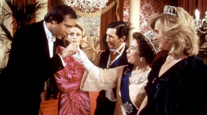 Τζανέτ Τσαρλς (National Lampoon s European Vacation  H oικογένεια Γκρίζγοουλντ πηγαίνει διακοπές στην Ευρώπη και, όταν έρχεται η σειρά του Λονδίνου, γνωρίζουν και τη βασίλισσα - αλίμονο. Στην επίμαχη