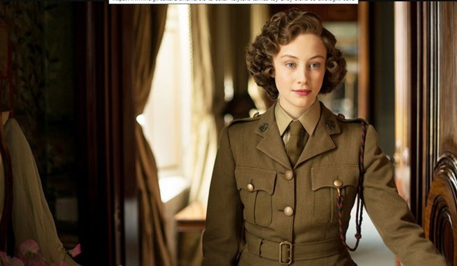 Σάρα Γκέιντον (A Royal Night Out, 2015)  1945, o πόλεμος έχει τελειώσει και η Ελισάβετ το σκάει για μια βασιλική βραδιά διασκέδασης σε αυτή την ελαφριά σαν πούπουλο κομεντί που, εύλογα, υπήρξε δημοφιλ