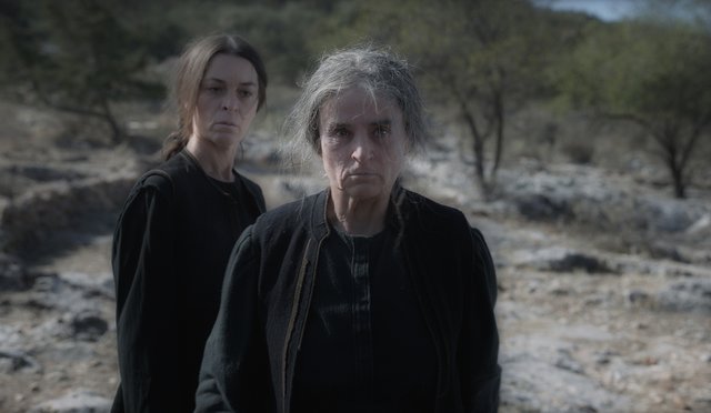 Πρώτες φωτογραφίες: Η Καρυοφυλλιά Καραμπέτη είναι η «Φόνισσα» του Αλέξανδρου Παπαδιαμάντη