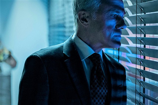 Ήρθε ο καινούργιος στη δουλειά: Ο Κρίστοφ Βάλτζ τρομοκρατεί το σύμπαν στο τρέιλερ του «Consultant»