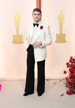 Oscars 2023: Οι εμφανίσεις στο (κι ας μην ήταν κόκκινο!) χαλί των Όσκαρ