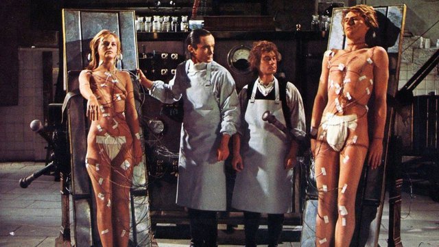 «Andy Warhol’s Flesh for Frankenstein»: Μια από τις πιο εξωφρενικές ταινίες των 70s σε επετειακή 3D προβολή από το Midnight Express 