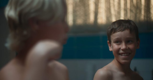 «Αγόρια στο Ντους»: Η δασκάλα που πρόβαλε την ταινία στη σχολική αίθουσα δικαιώθηκε