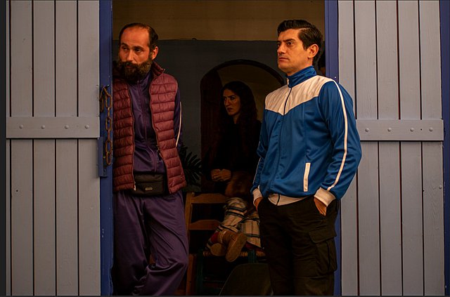 «Η Κότα»: Ο Ούγγρος Γιόργκι Πάλφι τολμά να «σπάσει αυγά» στην Ελλάδα