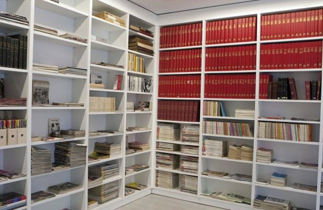 Η Θεσσαλονίκη εγκαινιάζει την κινηματογραφική βιβλιοθήκη της Η Θεσσαλονίκη εγκαινιάζει την κινηματογραφική βιβλιοθήκη της