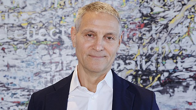 O Άρι Εμάνουελ ζητά την απομάκρυνση του Νετανιάχου από την ηγεσία του Ισραήλ