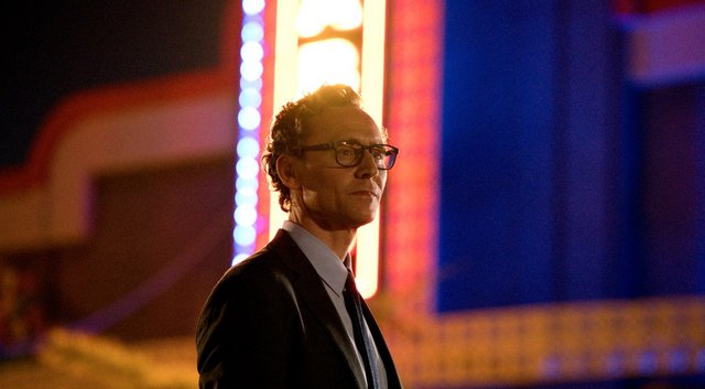 Τρέιλερ «The Life of Chuck»: Ο χρόνος κυλά αντίστροφα για τον Τομ Χίντλστον