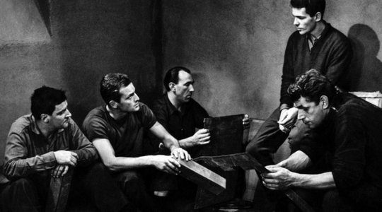 LE TROU / Η ΤΡΥΠΑ