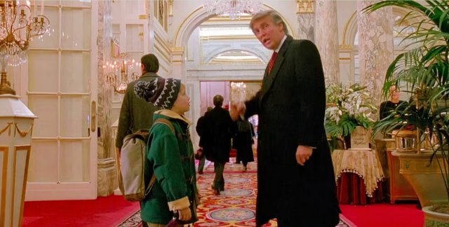 O Κρις Κολόμπους θέλει να κόψει το cameo του Ντόναλντ Τραμπ από το «Μόνος στο Σπίτι 2»