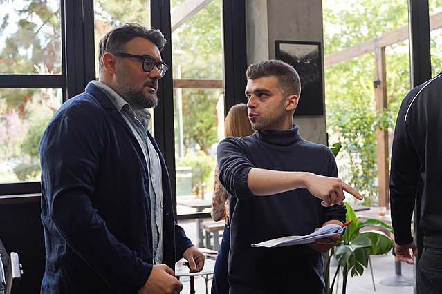 «Γελοίοι Έρωτες»: Ξεκίνησαν τα γυρίσματα της δεύτερης μεγάλου μήκους ταινίας του Δημήτρη Κατσιμίρη