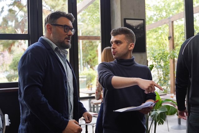 «Γελοίοι Έρωτες»: Ξεκίνησαν τα γυρίσματα της δεύτερης μεγάλου μήκους ταινίας του Δημήτρη Κατσιμίρη