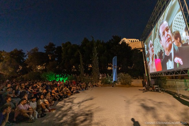 15 AOAFF powered by ΔΕΗ: Η επετειακή προβολή της «Τιμής των Πρίτζι» κάτω από την Ακρόπολη