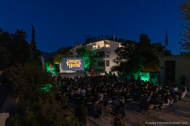 15 AOAFF powered by ΔΕΗ: Η επετειακή προβολή της «Τιμής των Πρίτζι» κάτω από την Ακρόπολη