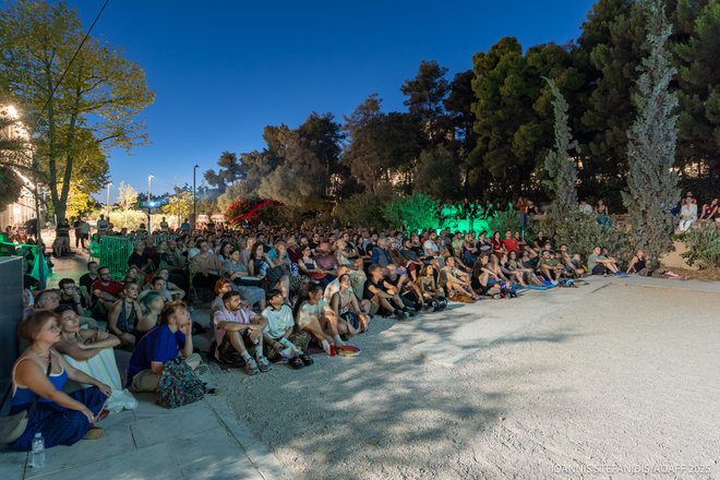 15ο AOAFF powered by ΔΕΗ: Η επετειακή προβολή της «Τιμής των Πρίτζι» κάτω από την Ακρόπολη